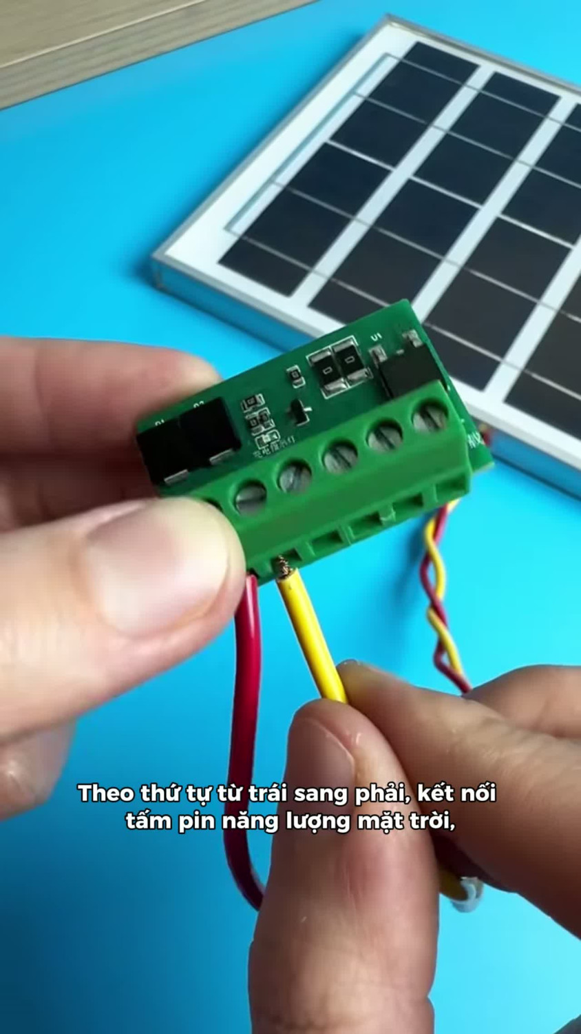 Tự sạc ban ngày, tự bật đèn ban đêm với mạch điều khiển năng lượng mặt trời #LoaKeoMT #NangLuongMatTroi #MachDieuKhien #DenNangLuong #DIY