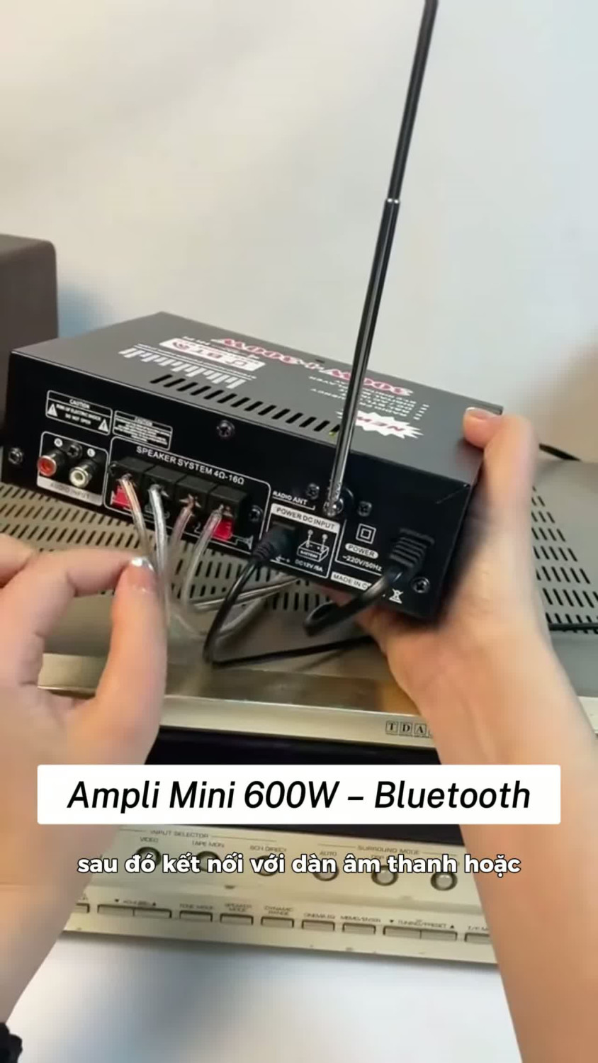 Ampli mini KL-800 BT-198B, thiết kế gọn nhưng tích hợp nhiều tính năng cho nhu cầu nghe nhạc và hát karaoke 🎤🔊 Có thể dùng cho loa gia đình, xe ô tô hoặc các bộ loa DIY. 👉 Muốn xem chi tiết, bấm giỏ h