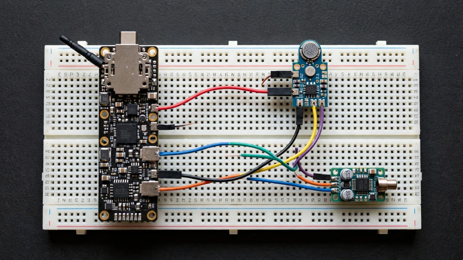Board ESP32 noi voi module micro I2S va module DAC tren breadboard de thu nghiem am thanh